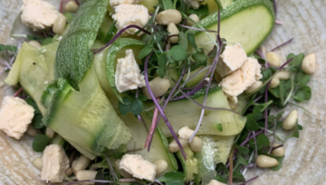 Ensalada calabacitas con mix de brotes